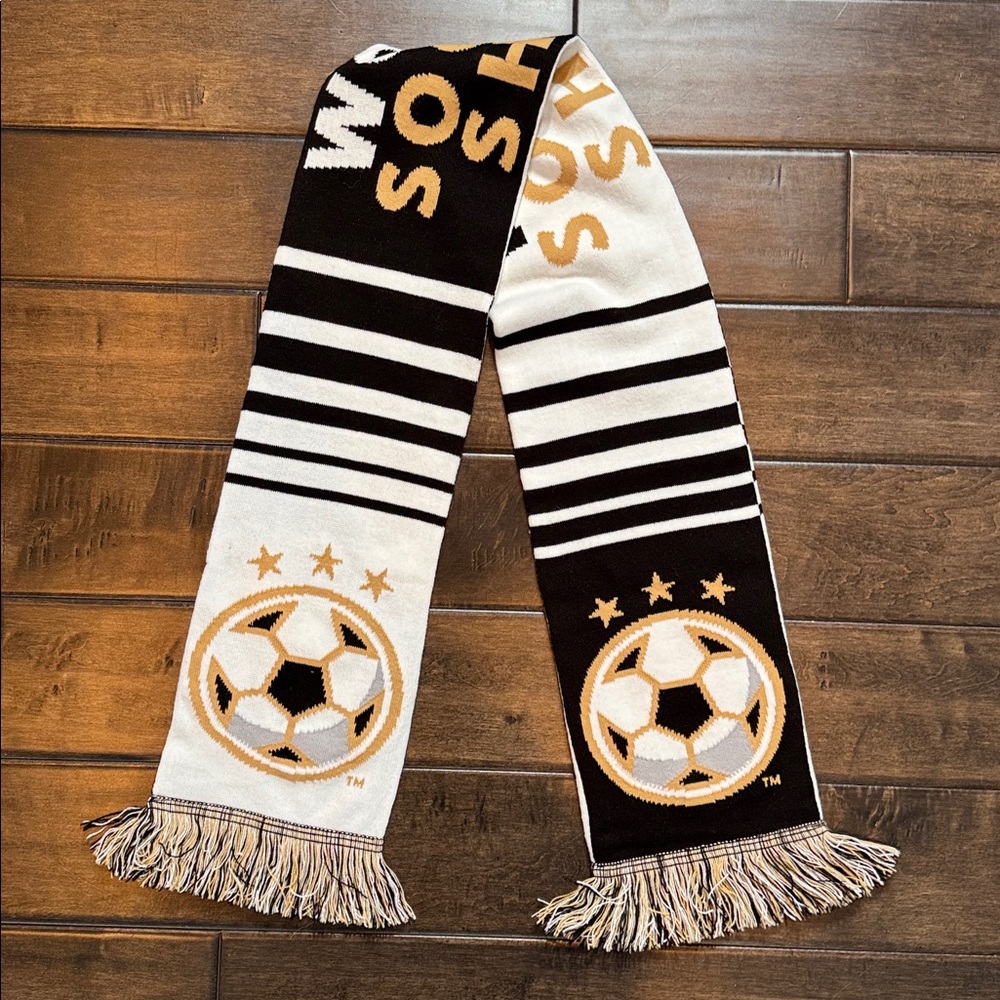 ❤️3/$30 World Soccer Shop Black and White Scarf